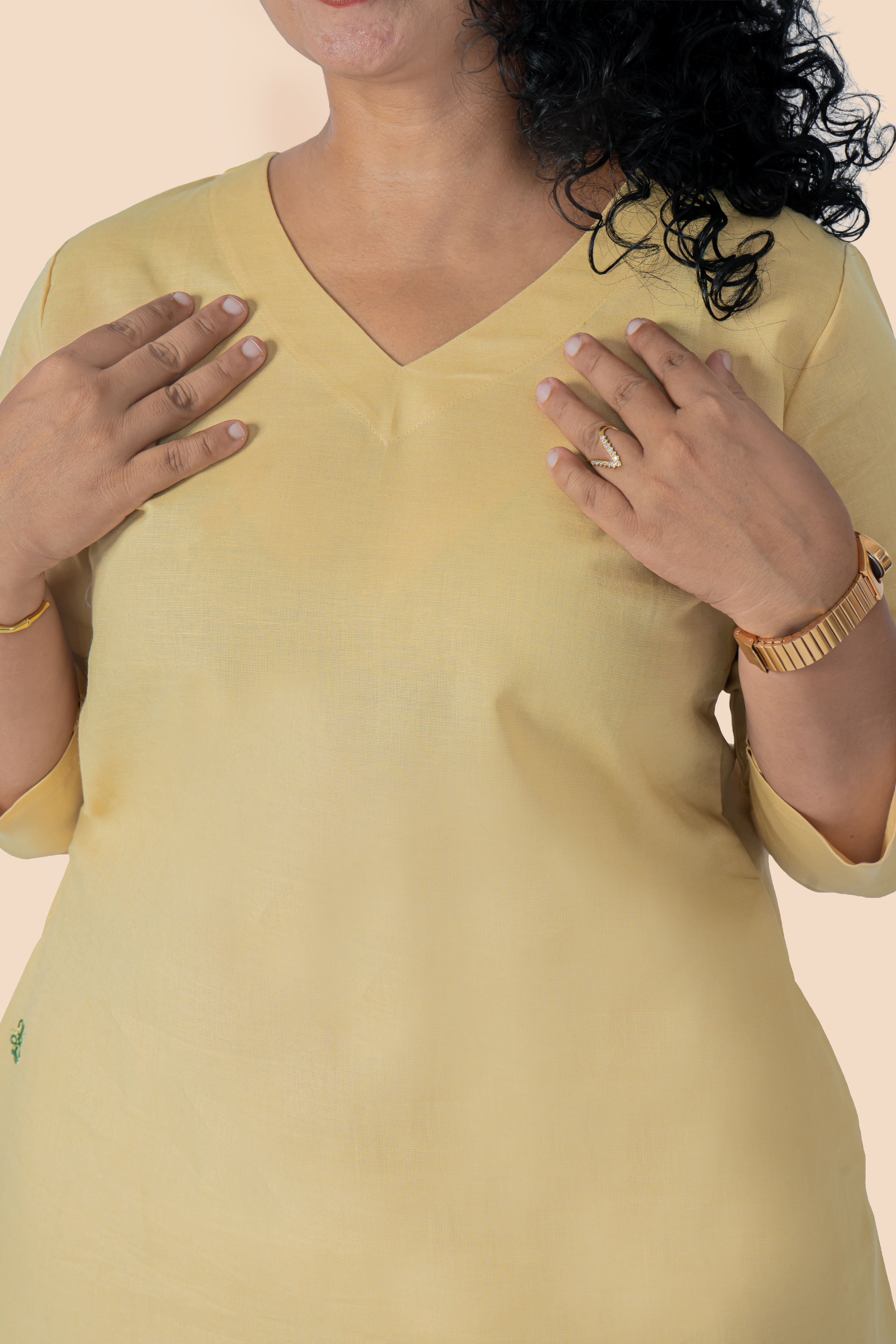 Linen Co-ord Set – Beige, neckline detail